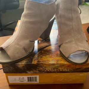 Super cute& Comfy Taupe Genuine suede leather shoe/sandal/boot by Bella~Vita 11W